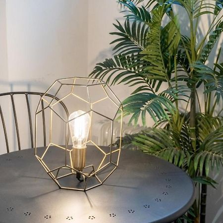 2 Bedrooms 2 Bathrooms Furnished - Malasana - Bright Stylish - Mintystay Madrid Eksteriør billede