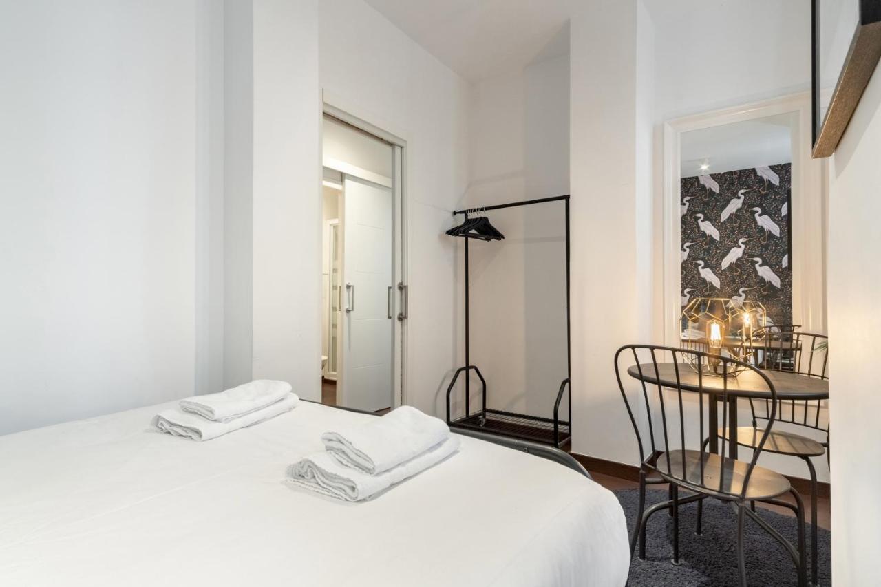 2 Bedrooms 2 Bathrooms Furnished - Malasana - Bright Stylish - Mintystay Madrid Eksteriør billede