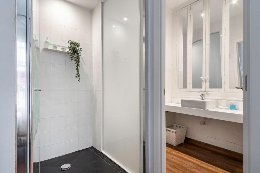 2 Bedrooms 2 Bathrooms Furnished - Malasana - Bright Stylish - Mintystay Madrid Eksteriør billede