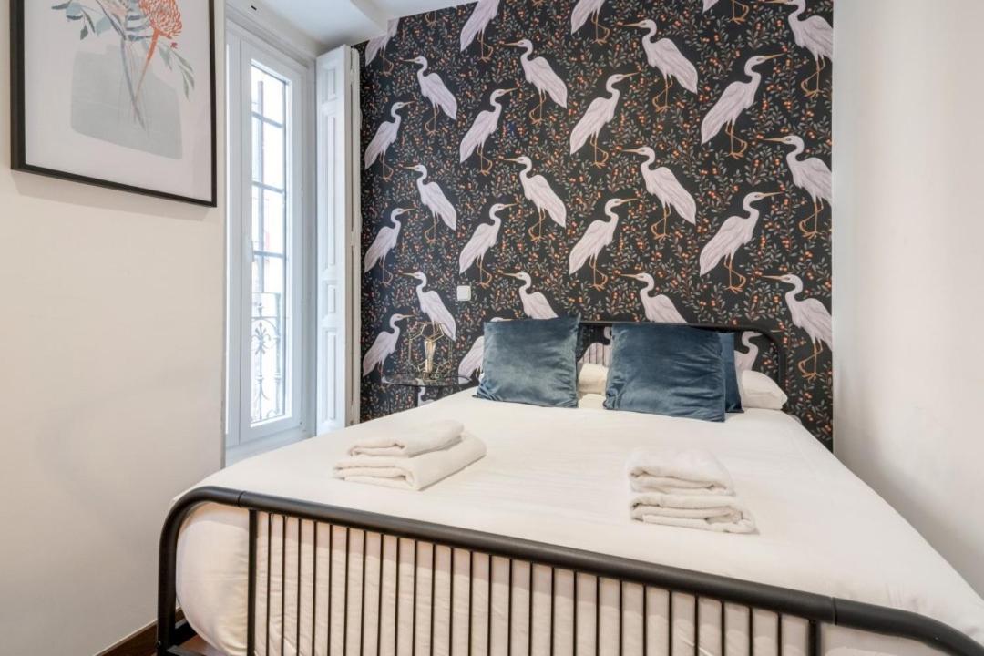 2 Bedrooms 2 Bathrooms Furnished - Malasana - Bright Stylish - Mintystay Madrid Eksteriør billede