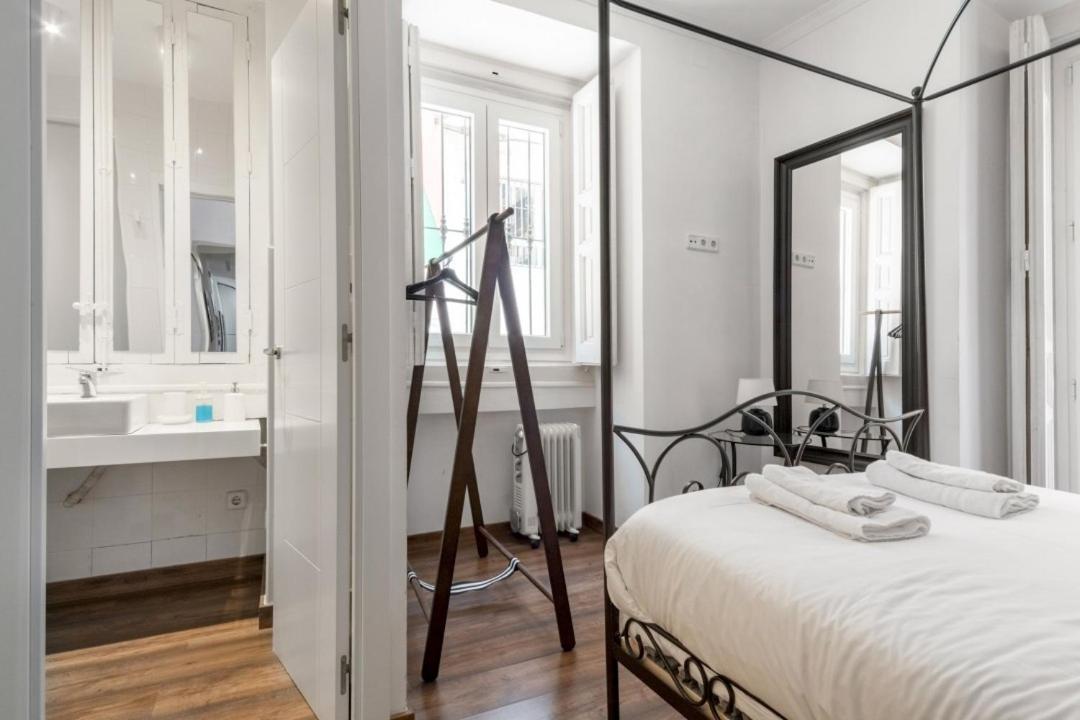 2 Bedrooms 2 Bathrooms Furnished - Malasana - Bright Stylish - Mintystay Madrid Eksteriør billede