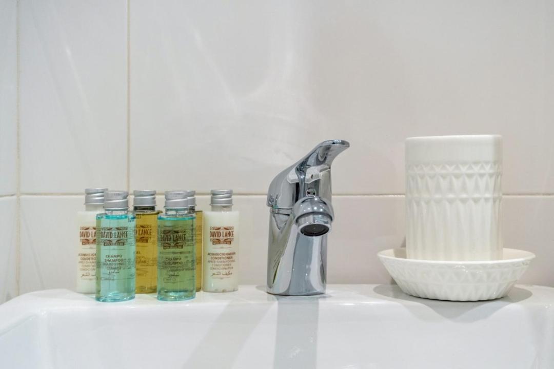 2 Bedrooms 2 Bathrooms Furnished - Malasana - Bright Stylish - Mintystay Madrid Eksteriør billede