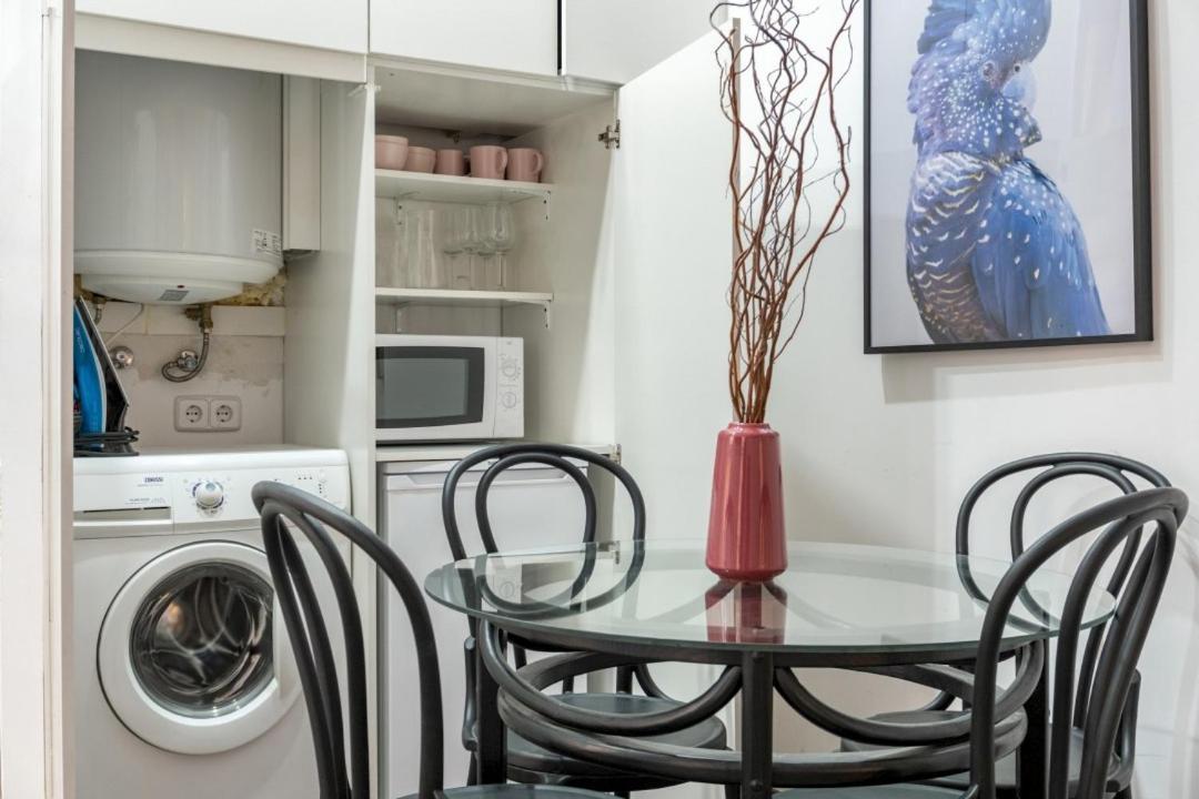 2 Bedrooms 2 Bathrooms Furnished - Malasana - Bright Stylish - Mintystay Madrid Eksteriør billede