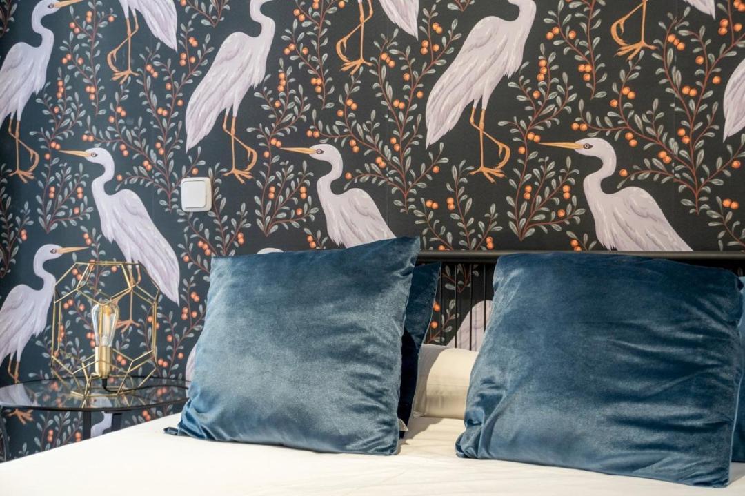 2 Bedrooms 2 Bathrooms Furnished - Malasana - Bright Stylish - Mintystay Madrid Eksteriør billede