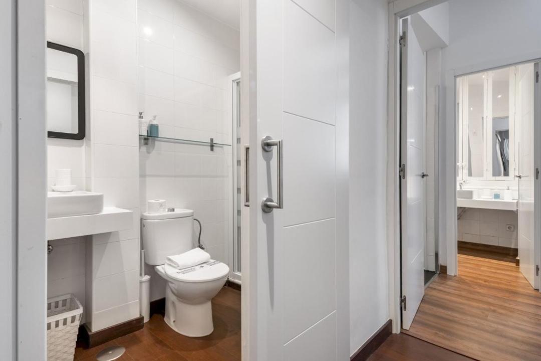 2 Bedrooms 2 Bathrooms Furnished - Malasana - Bright Stylish - Mintystay Madrid Eksteriør billede