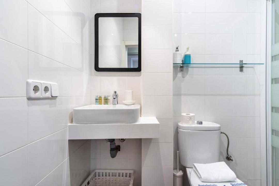 2 Bedrooms 2 Bathrooms Furnished - Malasana - Bright Stylish - Mintystay Madrid Eksteriør billede